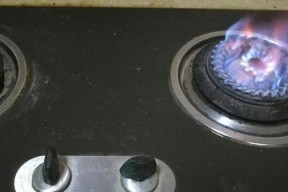 燃气灶的自动熄火机制及原因解析（燃气灶自动熄火的关键原因及其作用）