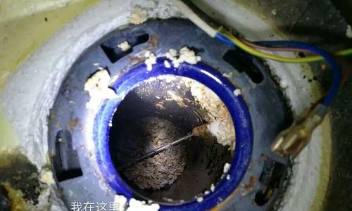 探究电热水器左侧盖漏水的原因（解析电热水器漏水问题及其修复方法）  第1张